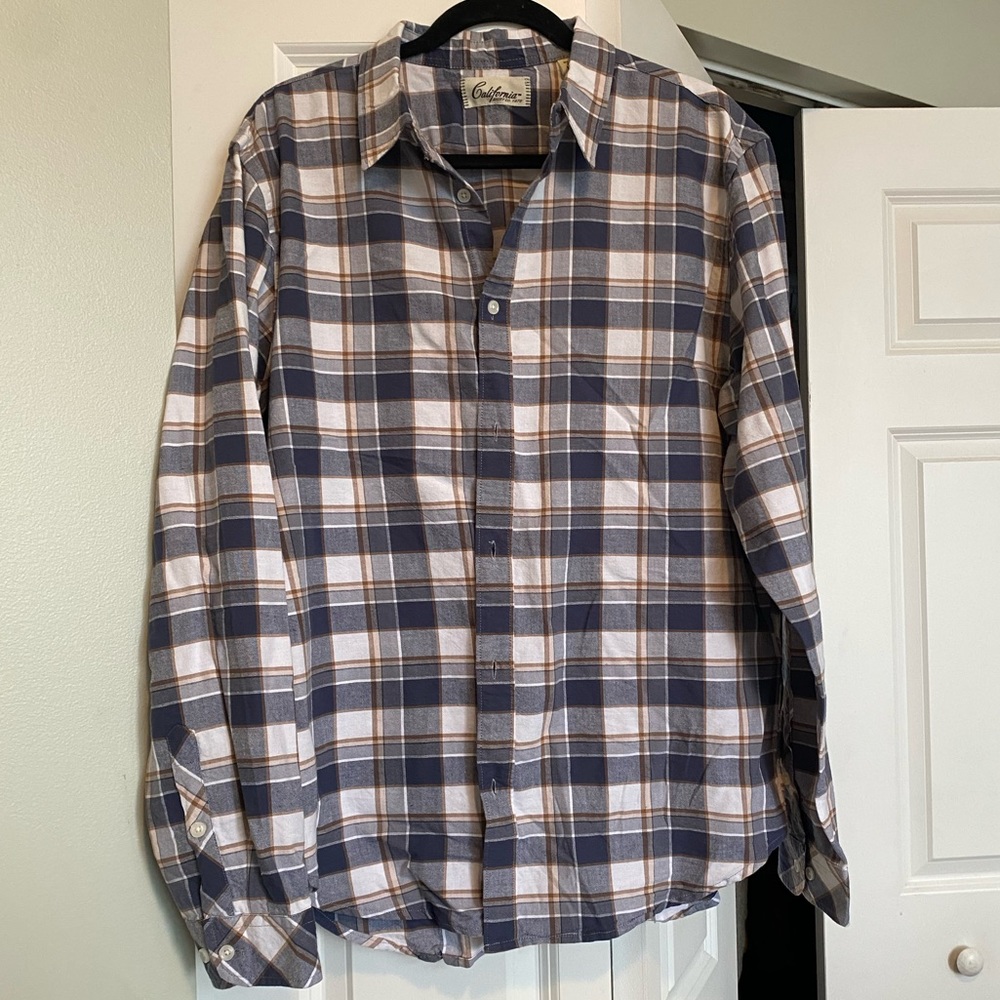 Men’s long sleeve plaid button down